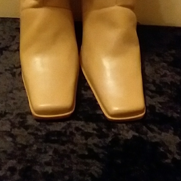 Boot - Picture 2 of 2